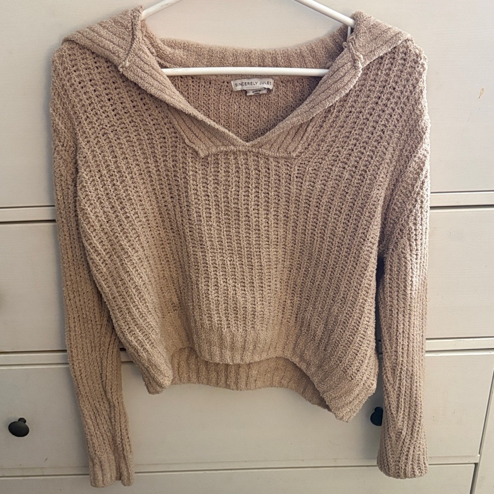 Forever 21 V-Neck Sweater in Tan